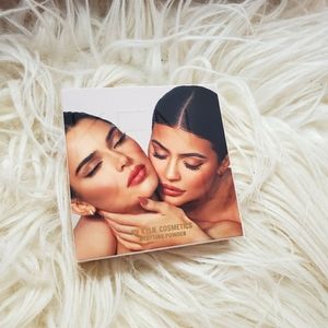 Kendall by kylie Blotting powder translucent